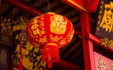 陕西石泉春节玩狮子龙灯的习俗